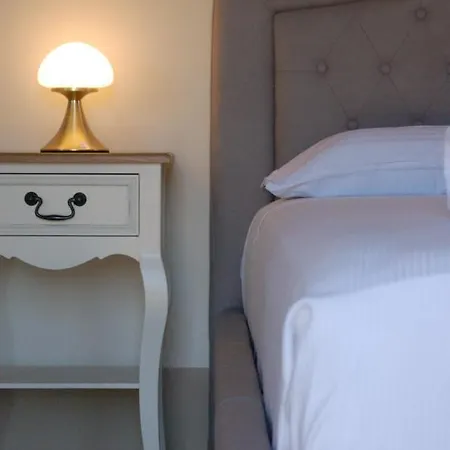 Residenza D'epoca Cavaliere - Romantic Πανσιόν Bibbona