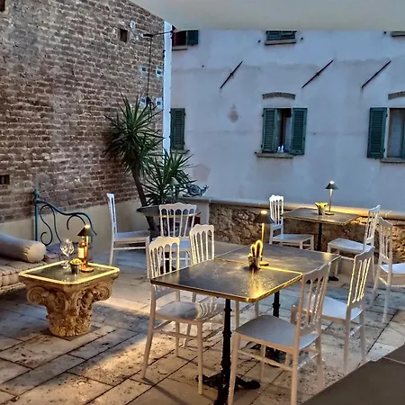 Residenza D'epoca Cavaliere - Romantic Pensión 3*